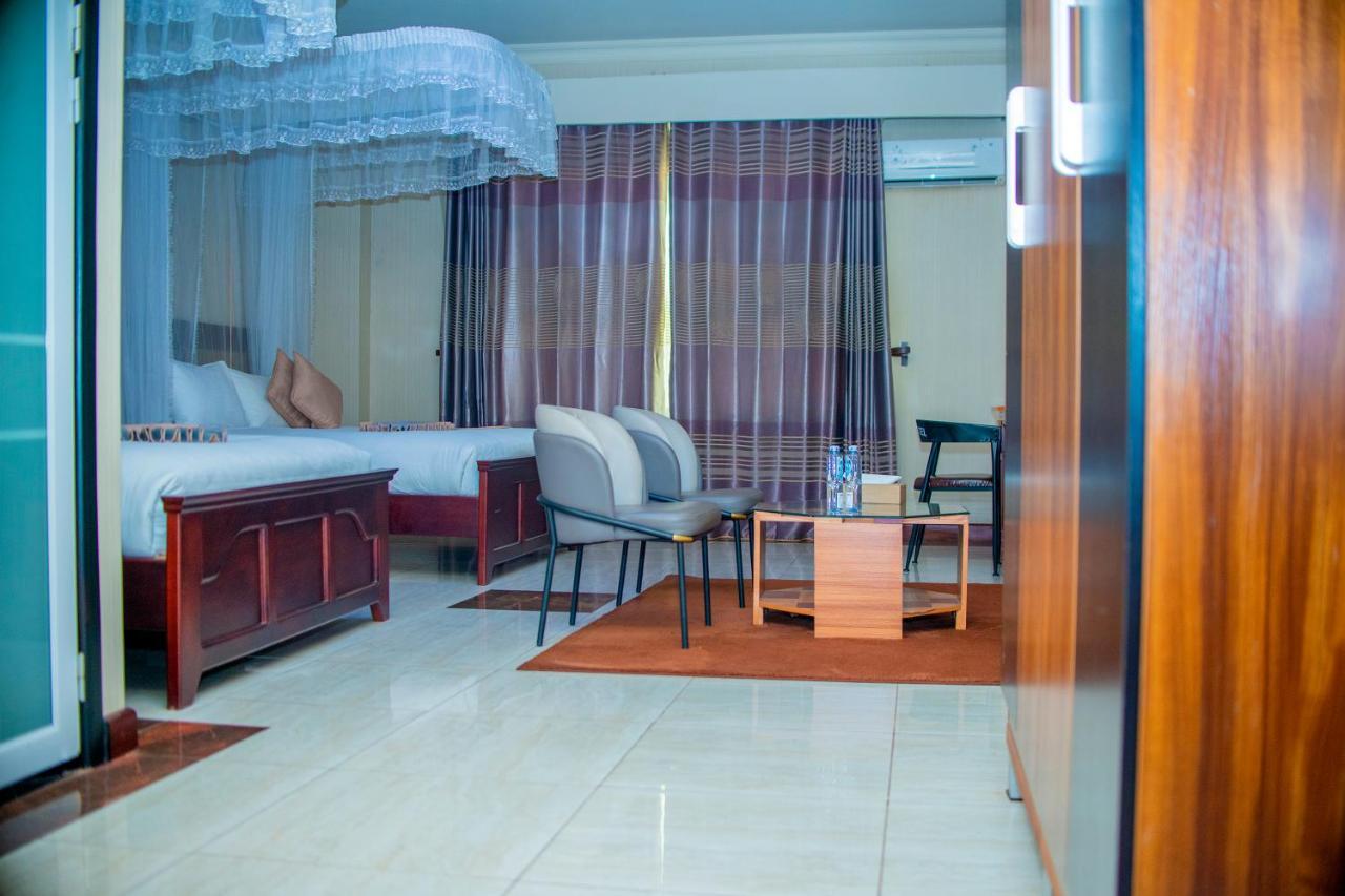 Hera Hotel คัมพาลา ภายนอก รูปภาพ