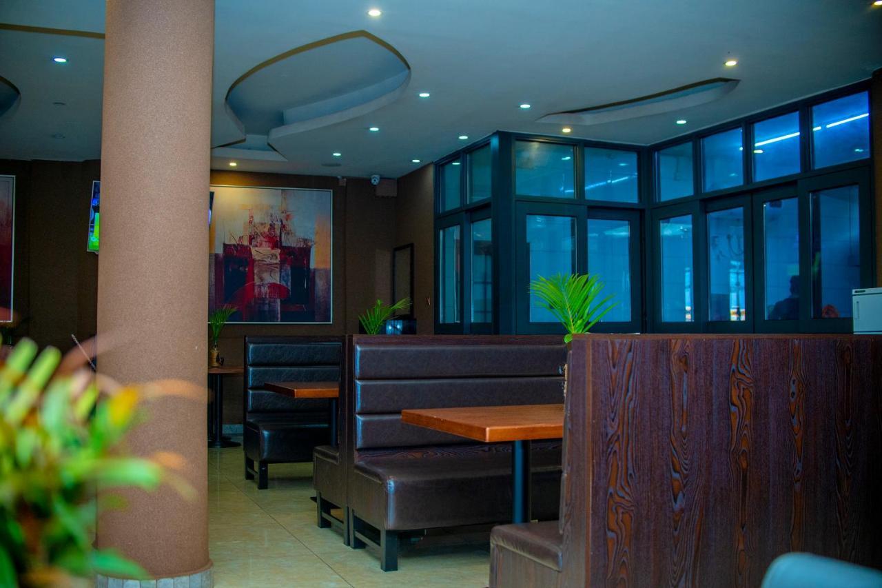 Hera Hotel คัมพาลา ภายนอก รูปภาพ