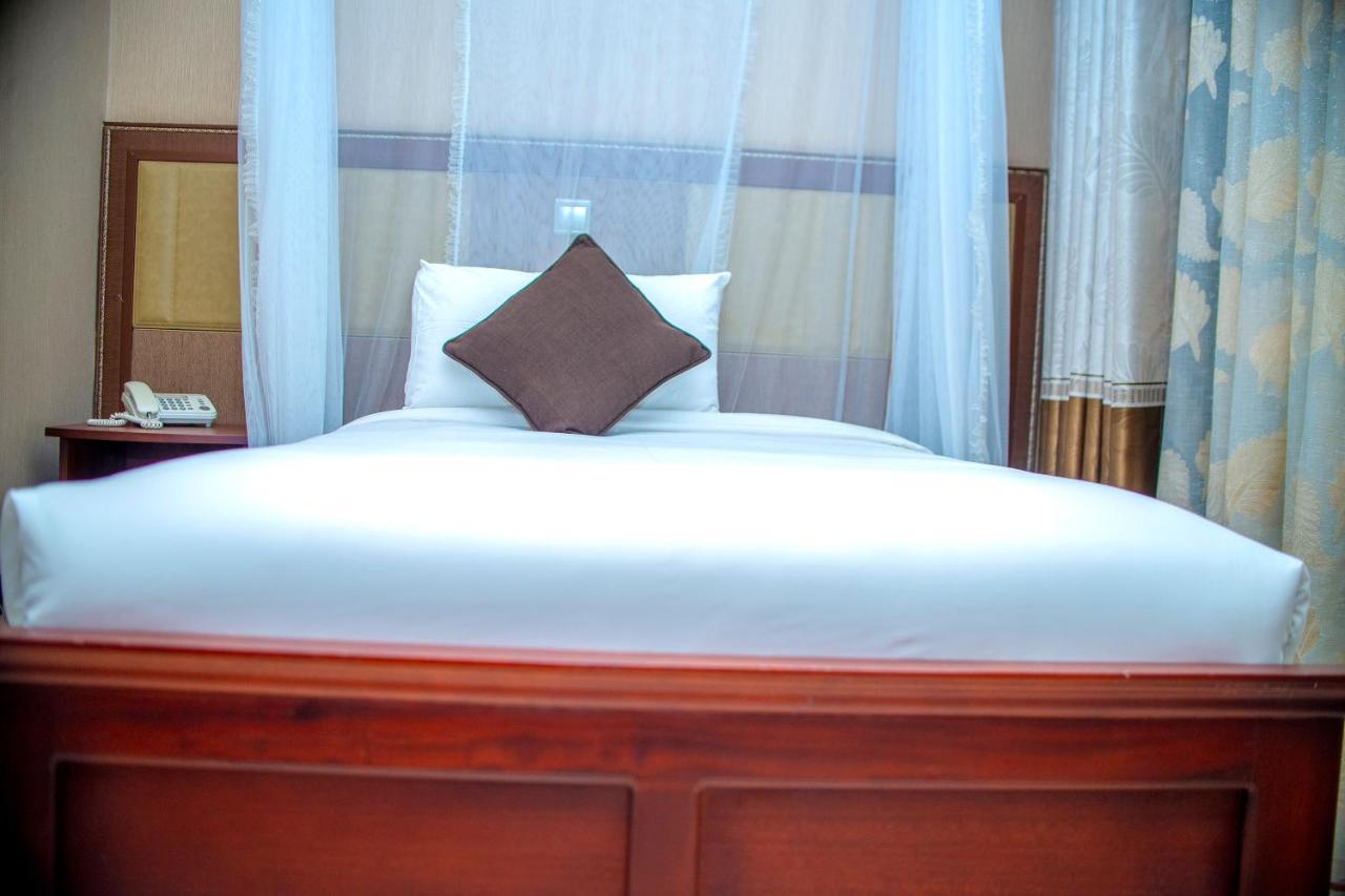 Hera Hotel คัมพาลา ภายนอก รูปภาพ